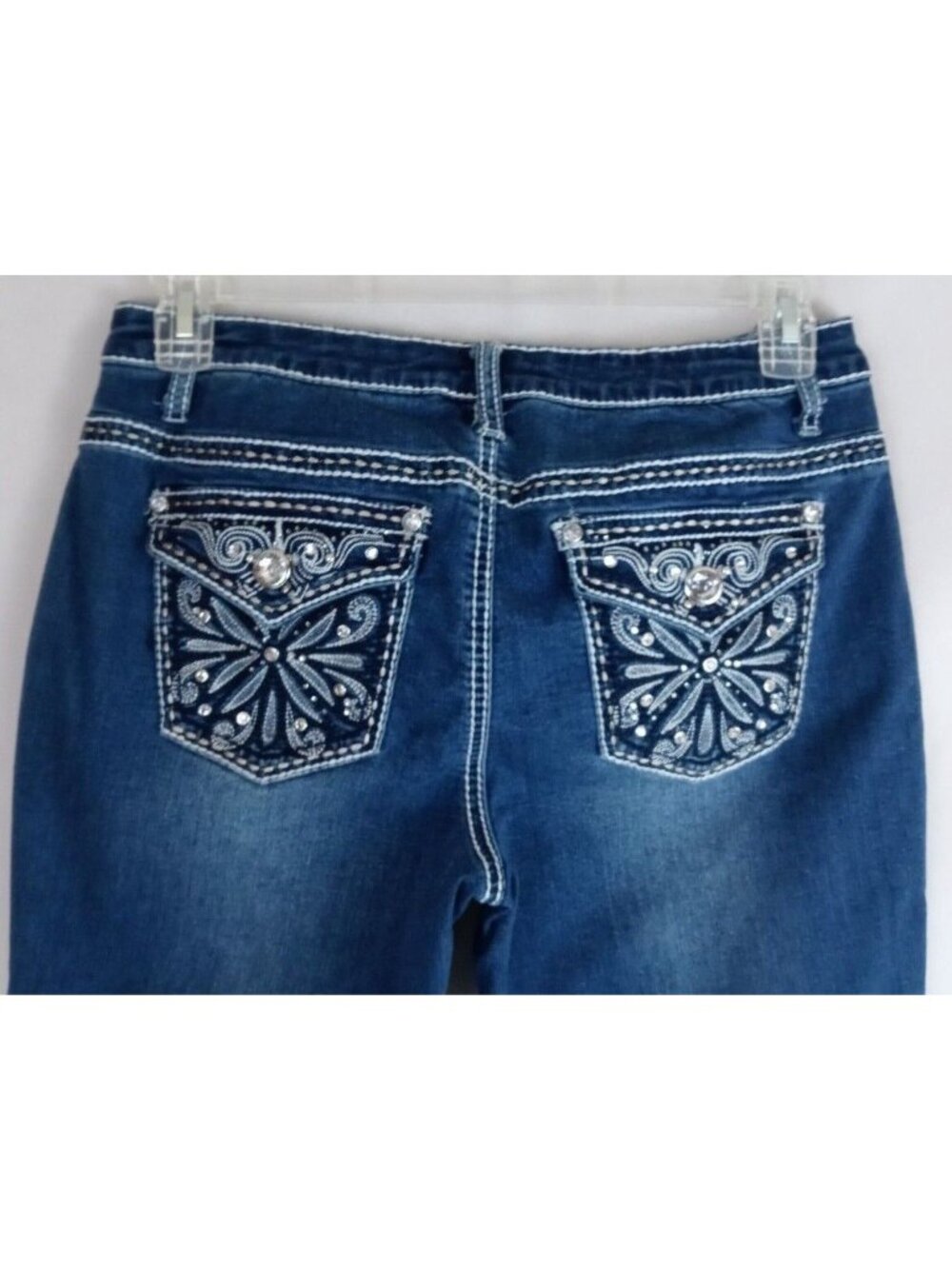 Est 1946 Denim Contemporary Embroidered Jeweled Whiskered Distressed Capri 12